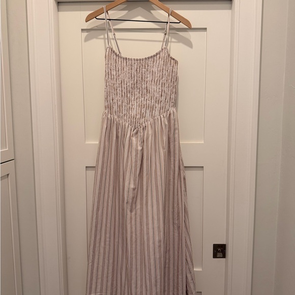 Abercrombie & Fitch Dresses & Skirts - Abercrombie & Fitch - Sydney Smocked Dipped-Waist Midi Dress - M